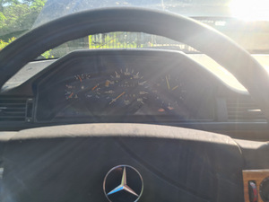MB W124 MERCEDES (6 foto / 8)