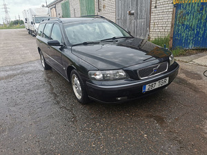 Volvo v70 (2 foto / 9)
