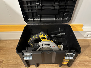 DeWALT akutoitega harjadeta tööriist (7 foto / 10)