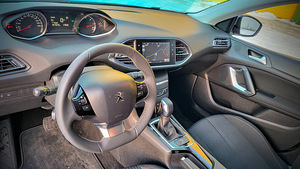 Peugeot 308 1.6 Синий HDI Автомат (8 фото из 15)