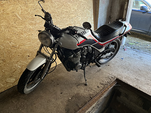 Yamaha XJ600 (1 foto / 7)