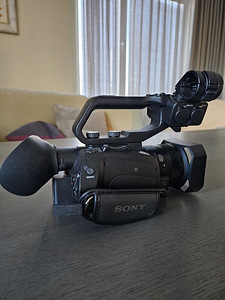 Sony HXR-NX80 videokaamera (4 foto / 5)