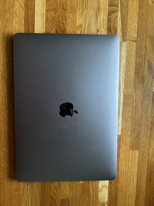 Macbook pro 2018 13" 256GB (1 foto / 3)