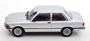 BMW E21 323i mudelauto 1:18 (7 foto / 9)