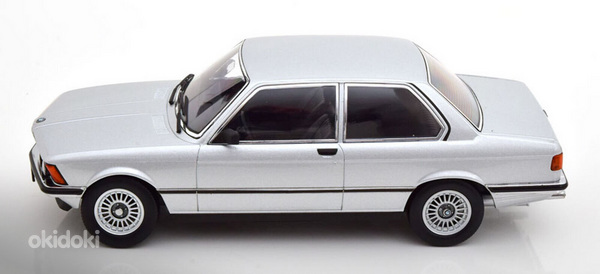 Модель автомобиля BMW E21 323i 1:18 (фото #7)
