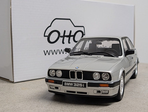 Модель автомобиля BMW E30 седан 1:18 (1 фото из 4)
