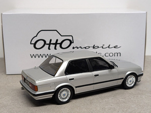 Модель автомобиля BMW E30 седан 1:18 (3 фото из 4)
