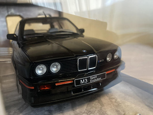 BMW E30 M3 Sport EVO mudelauto 1:18 (1 foto / 6)