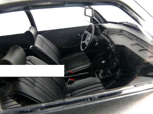 BMW E21 323 mudelauto 1:18 (6 foto / 9)