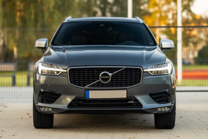 Volvo XC60 R-Design (3 foto / 15)