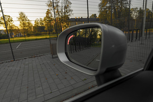 Volvo XC60 R-Design (13 foto / 15)