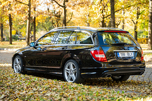 Mercedes-Benz C350d 2011 AMG пакет (4 фото из 11)