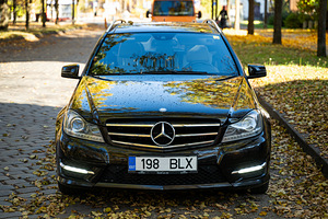 Mercedes-Benz C350d 2011 AMG пакет (8 фото из 11)