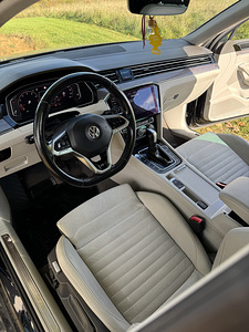 Volkswagen Passat 1.5 Facelift R-Line (9 foto / 15)
