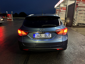Hyundai i40 (13 фото из 15)