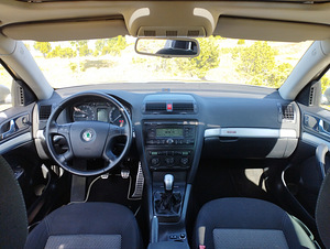 Skoda Octavia Scout 4x4 2.0 TDI 103kW (6 foto / 14)