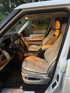 Land Rover Range Rover (9 фото из 15)