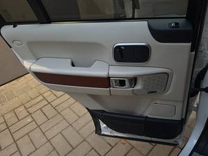Land Rover Range Rover (12 фото из 15)