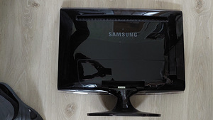 SAMSUNG monitor (2 foto / 3)