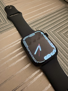 Apple Watch 7 45mm gps (1 foto / 6)