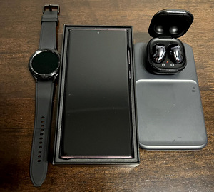 Samsung Galaxy S22 Ultra 256GB + Galaxy Watch4 + Galaxy buds (3 foto / 3)