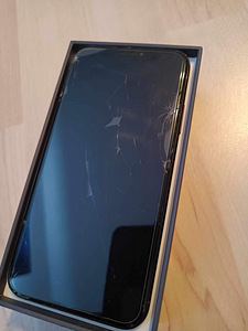 iPhone XS esiklaasi mõraga (3 foto / 3)