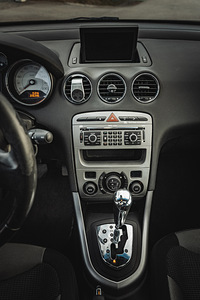 Peugeot 308 HDI Autom. (10 foto / 15)