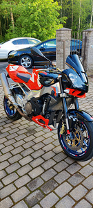 Aprilia Tuono RSV 1000 R (2 foto / 8)