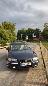 Volvo S60 D5 SUMMUM 2.4 136kW (6 foto / 15)