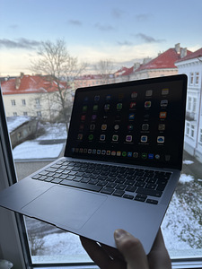 MacBook Air M1 2020 RUS 8GB/256GB (1 foto / 2)
