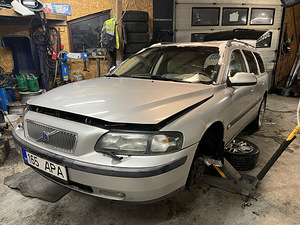 Volvo V70 2.3 184kw varuosadeks (1 foto / 10)