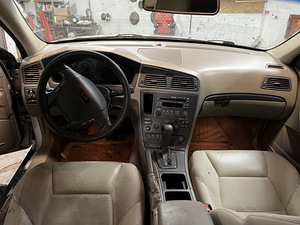 Volvo V70 2.3 184kw varuosadeks (7 foto / 10)