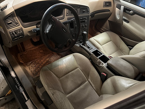 Volvo V70 2.3 184kw varuosadeks (8 foto / 10)