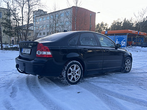 Volvo S40 2.4 132kw diisel automaat (4 foto / 7)
