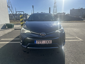 Toyota Avensis (3 foto / 12)