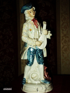 Portselanist figuur (3 foto / 3)