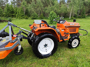 Jaapani väiketraktor Kubota B1-15 hüdraulilise lumesahaga (3 foto / 10)