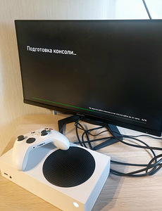 Xbox Series S и игровой монитор Philips