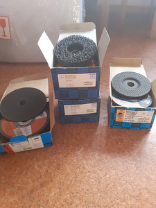 Зарядное устройство makita+коробка+диски (4 фото из 4)