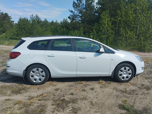 M/V Opel Astra Sportstourer (2 foto / 4)
