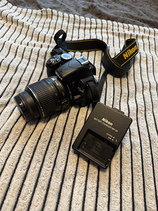 Nikon D3100 + 18-55mm objektiv (2 foto / 4)