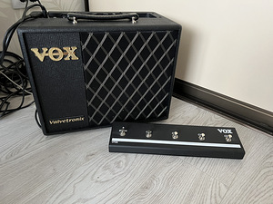 Kitarrivõimendi VOX VT20X ja footswitch VFS5S (1 foto / 2)