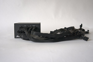 Seasonic SSR-1000FX FOCUS 1000W 80 PLUS Gold GX-1000 PSU (1 foto / 3)