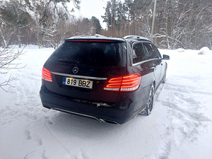 MERCEDES-BENZ E 220 BLUETEC 2.1 125kW AVANTGARDE (4 foto / 15)