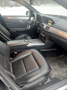 MERCEDES-BENZ E 220 BLUETEC 2.1 125kW AVANTGARDE (9 foto / 15)