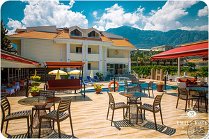 EMILY ROSE HOTEL (5 foto / 10)