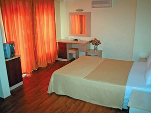 LARA DINC HOTEL (8 foto / 9)