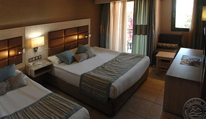 PALMERAS BEACH HOTEL (9 foto / 10)