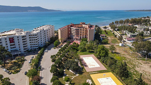 THE HOLIDAY RESORT (2 foto / 10)
