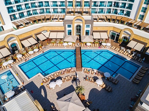 THE LUMOS DELUXE RESORT HOTEL & SPA (2 foto / 10)